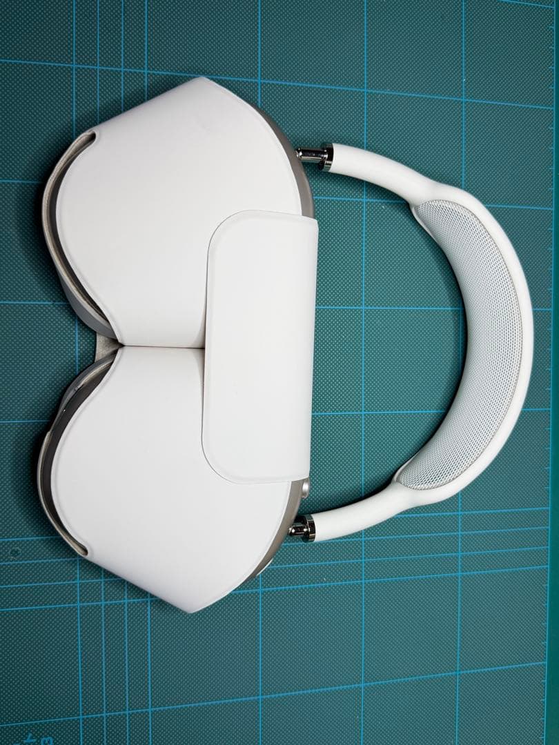 ワイヤレスヘッドホン シルバー オーバーイヤー