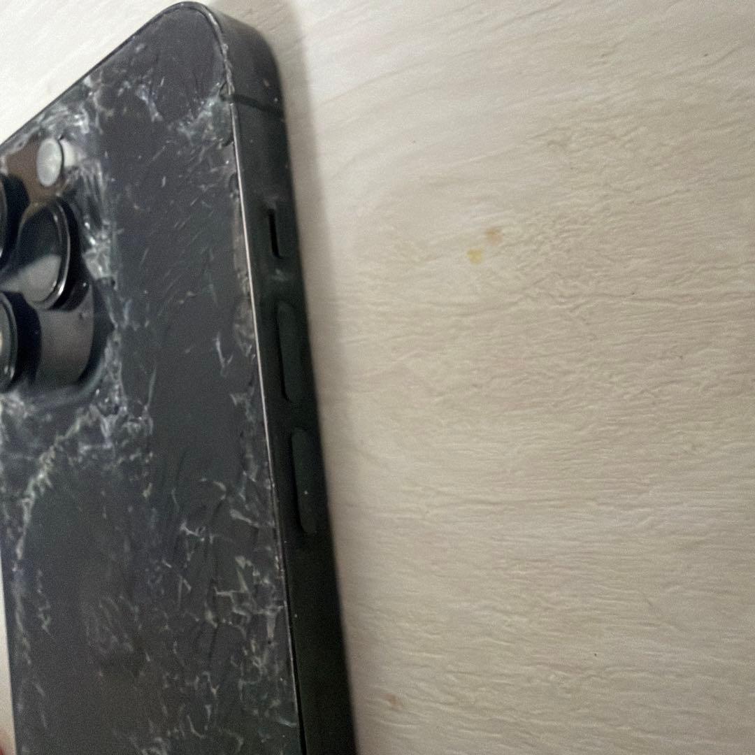 Apple iPhone 14 Pro ブラック (ひび割れあり)