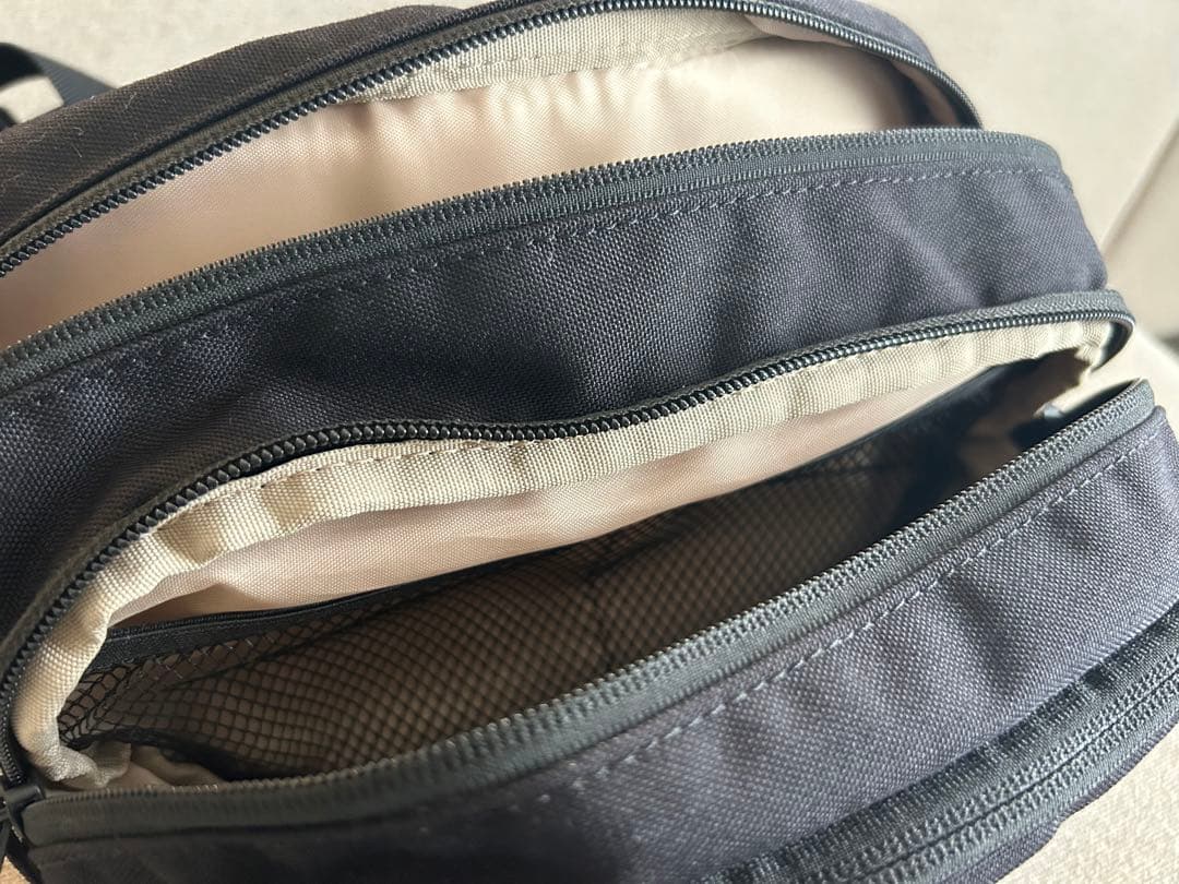 Hugoo ハグー ヒップシート 最新版 ブラック×ミルクティベージュ