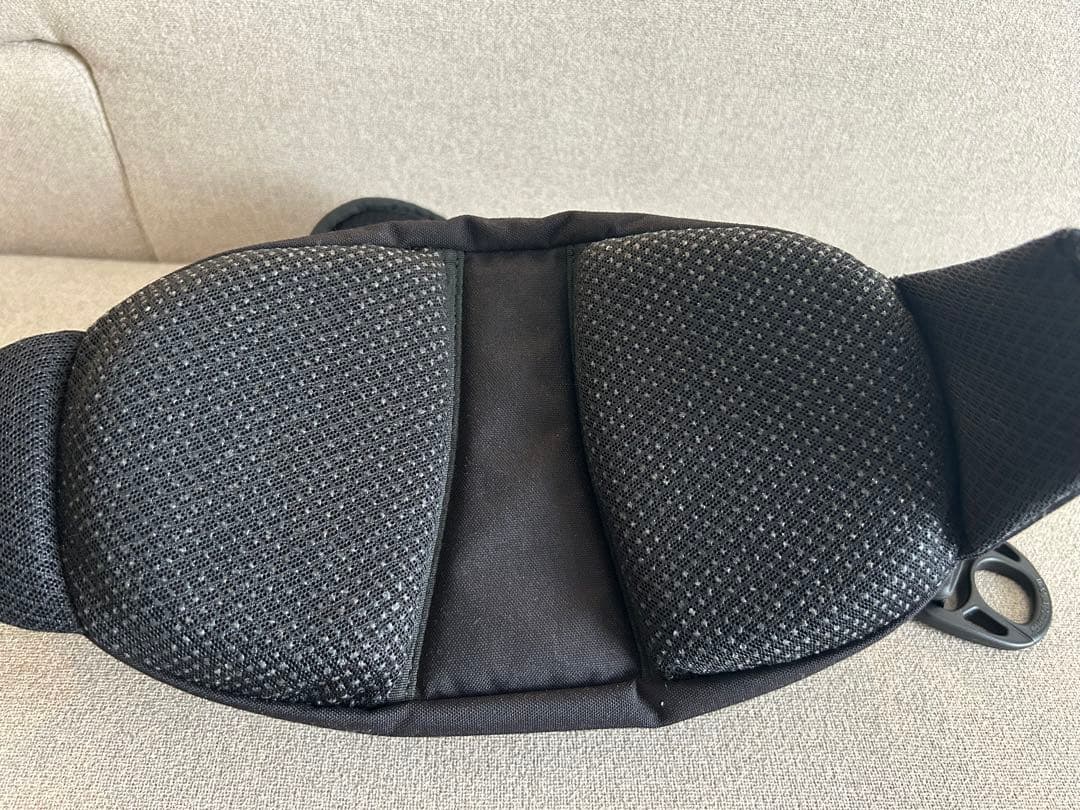 Hugoo ハグー ヒップシート 最新版 ブラック×ミルクティベージュ