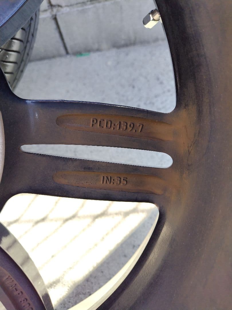 《直接引取限定》バッドラッカーIV 18㌅ タイヤセット