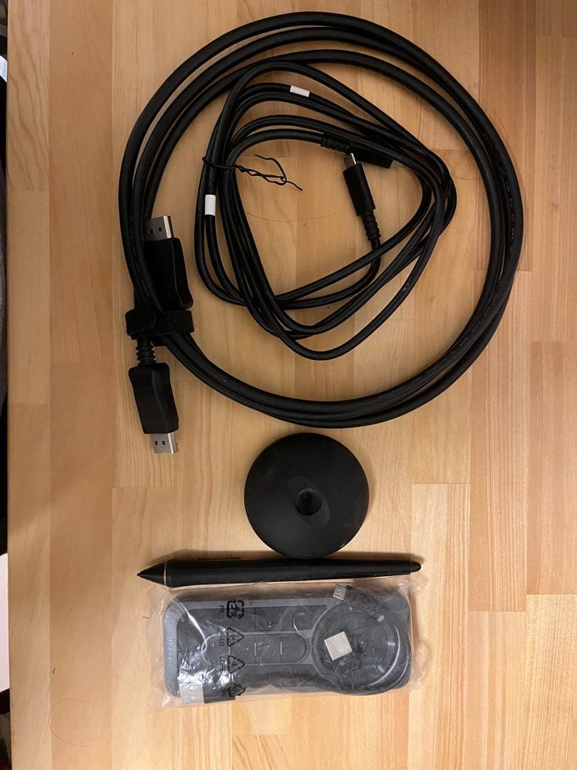 Wacom　Cintiq Pro 24 　TDTK-2420/K0 アーム付き