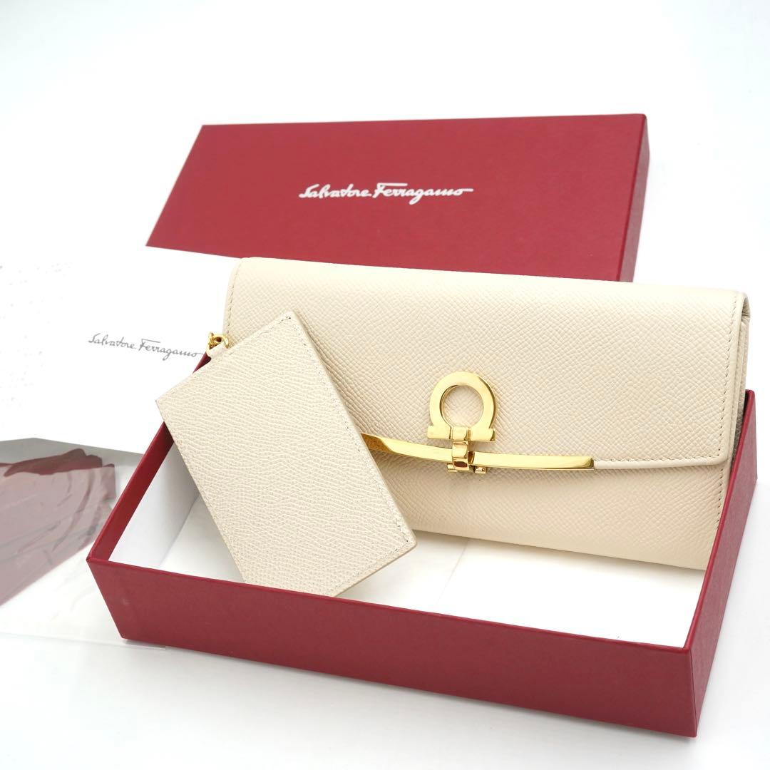 ✨未使用展示品・箱付き✨　Ferragamo 長財布ガンチーニクロジャー　カード