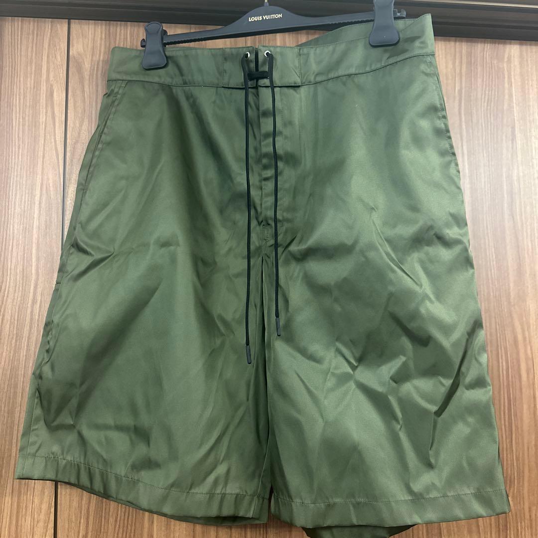 t*9様 PRADA オリーブ 三角ロゴ　ショートパンツ 52