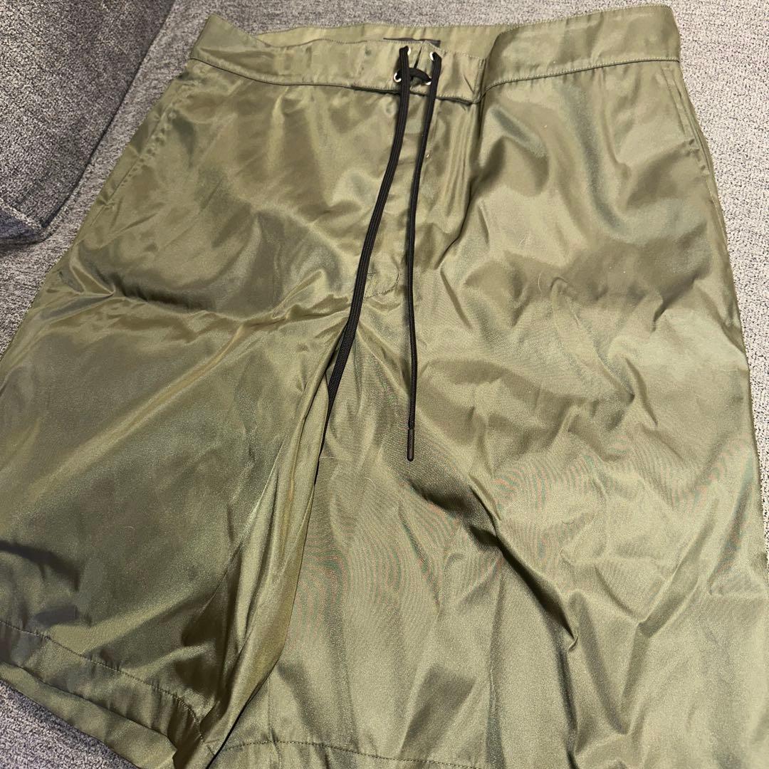 t*9様 PRADA オリーブ 三角ロゴ　ショートパンツ 52