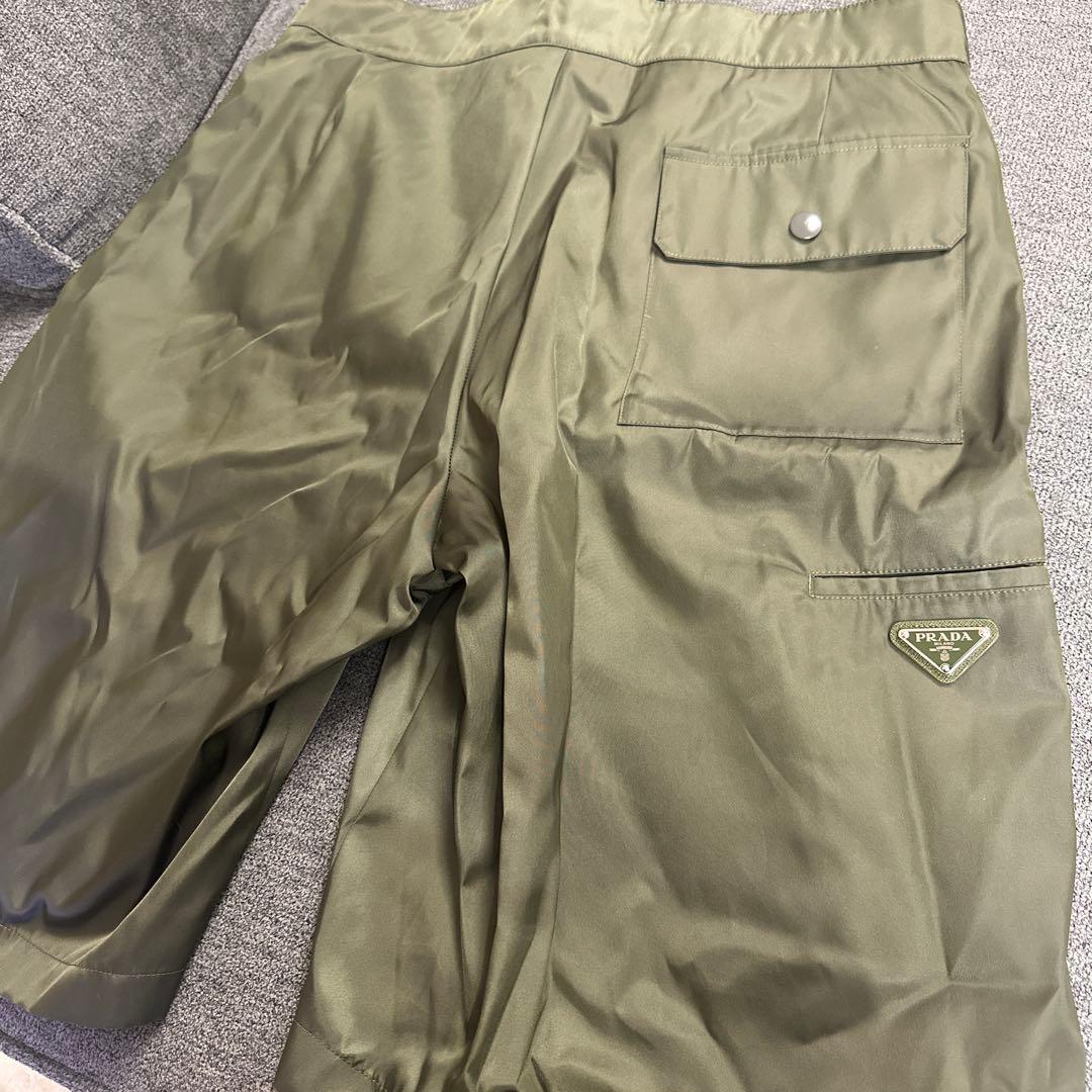 t*9様 PRADA オリーブ 三角ロゴ　ショートパンツ 52