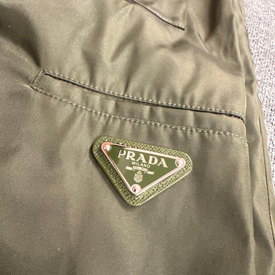 t*9様 PRADA オリーブ 三角ロゴ　ショートパンツ 52