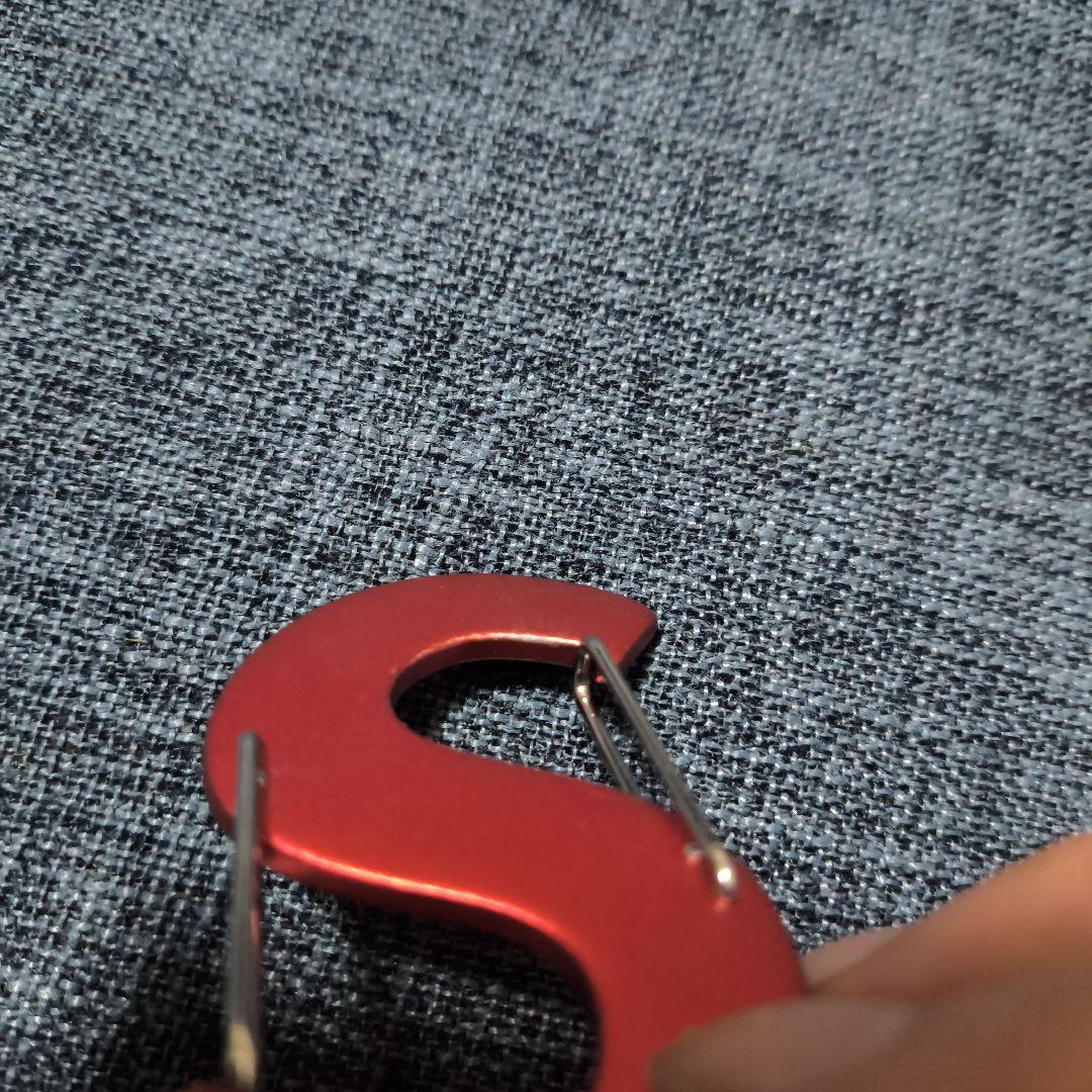 ぴょんsupreme slogo keychain　カラビナ