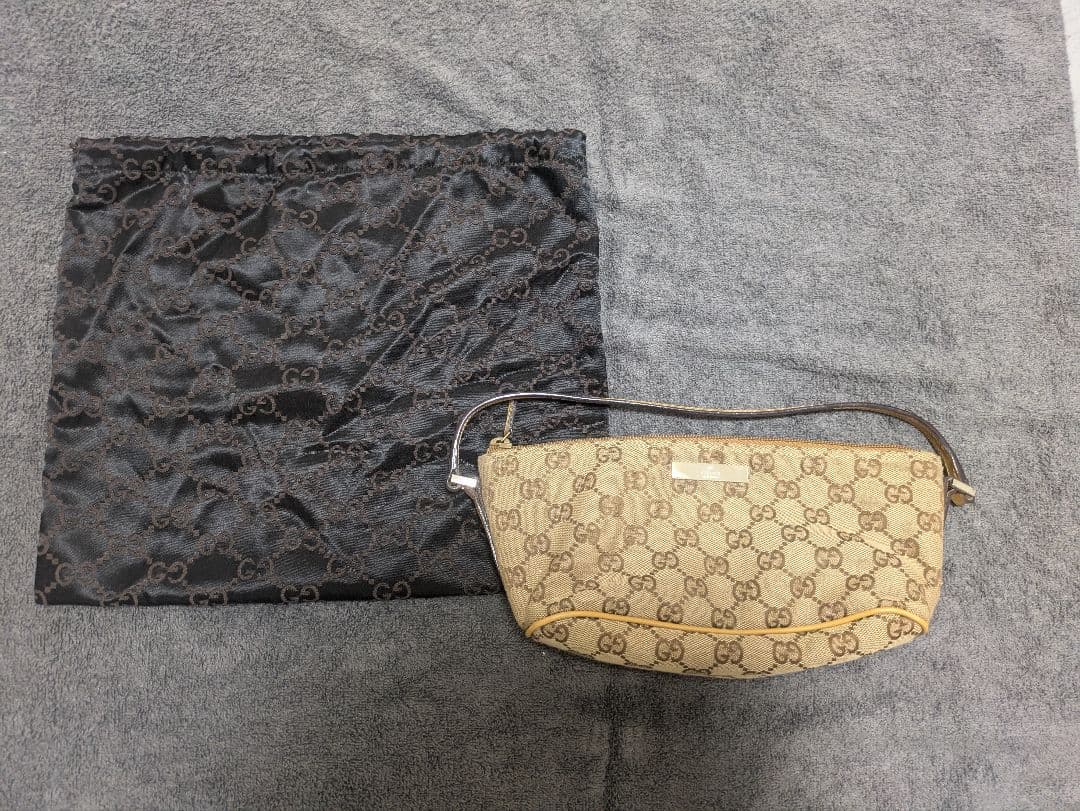GUCCI アクセサリーポーチ　GG柄　バッグ