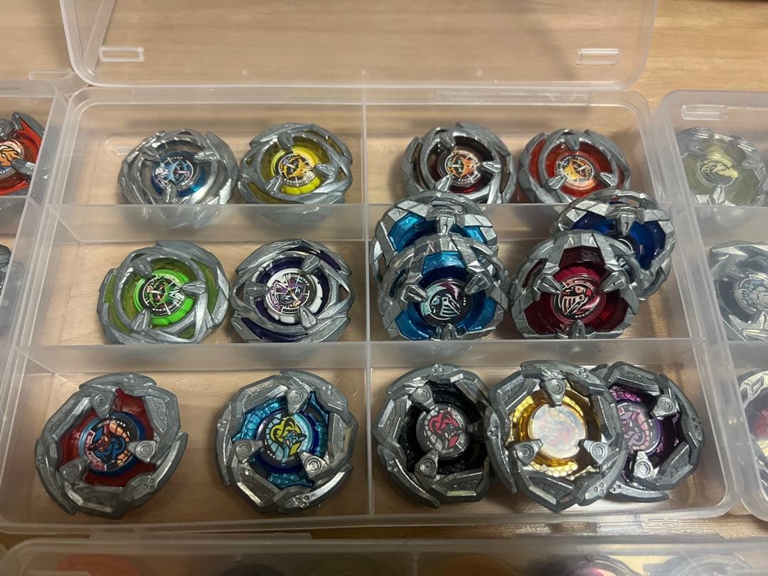 Beyblade X セット 多数のパーツ付き
