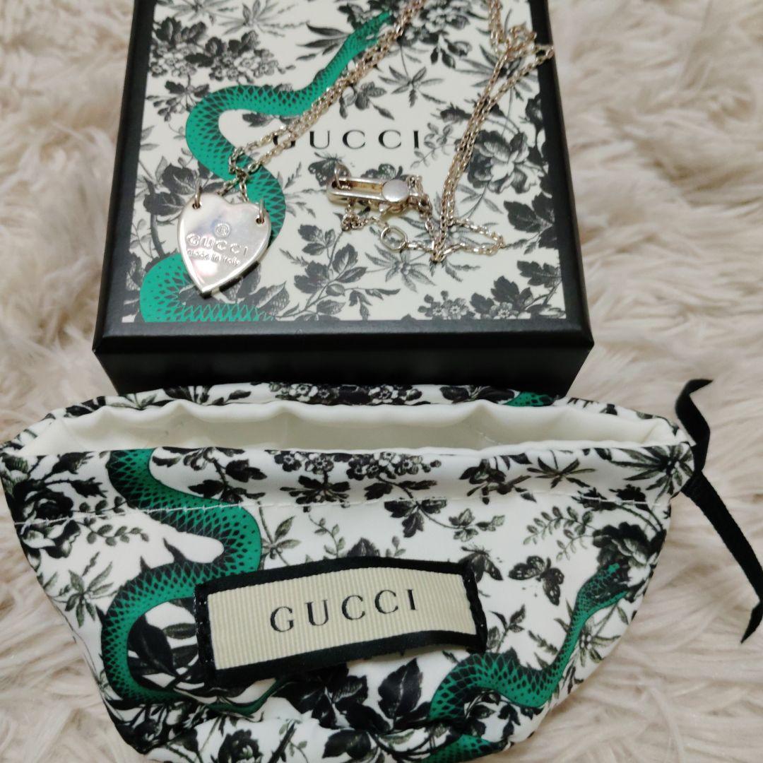 GUCCIシルバーネックレス