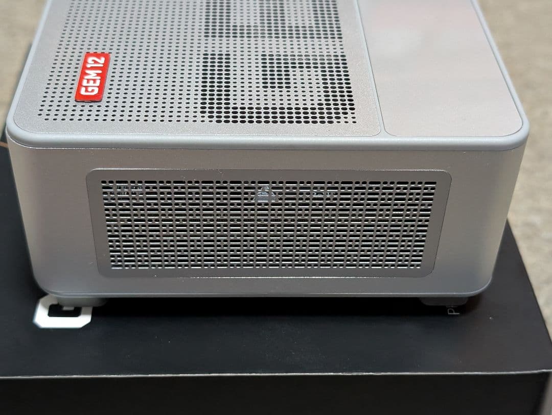 ミニPC AOOSTAR GEM12 Ryzen 6900HX/32GB/512GB