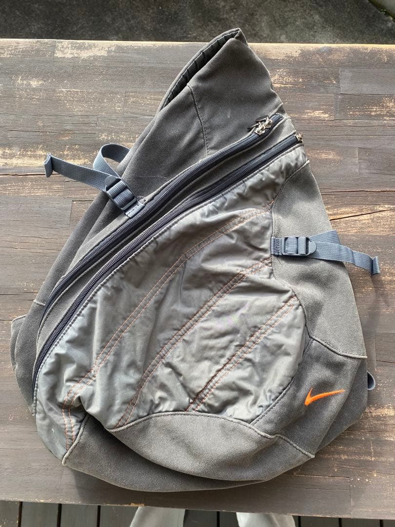 NIKE ナイキ ワンショルダーバッグ スリングバッグ Y2K テック系