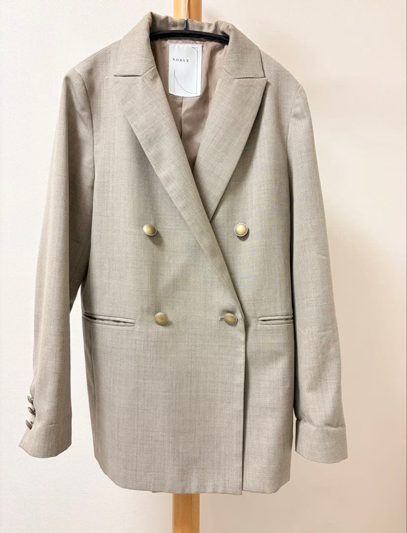 Noble プレーンピークドラペルダブルジャケット ベージュ 34