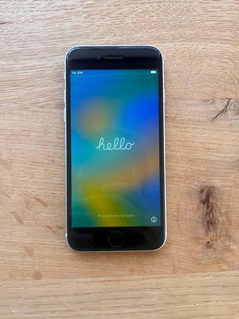 【美品】iPhone SE 第二世代 64GB・ホワイト