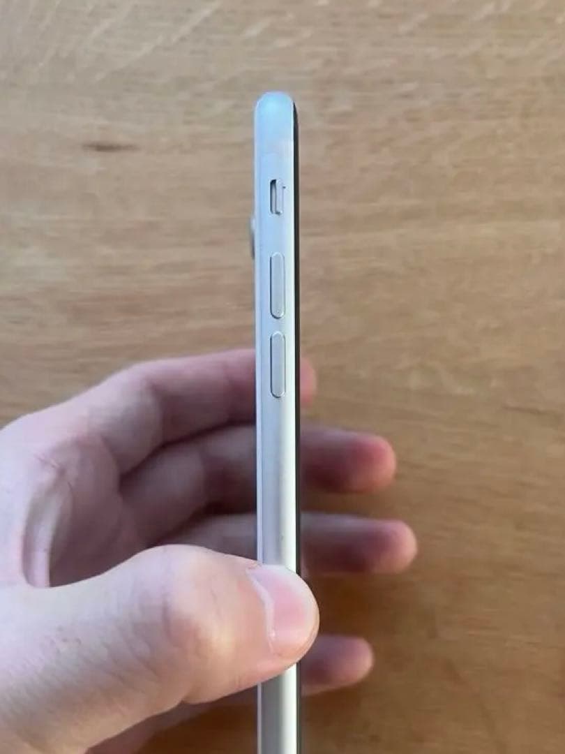 【美品】iPhone SE 第二世代 64GB・ホワイト