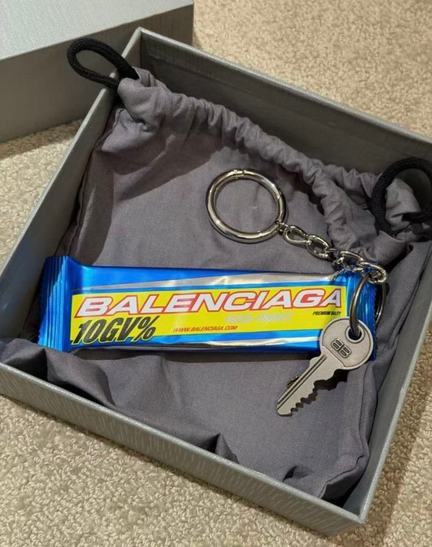 BALENCIAGA パッケージ型キーホルダー 新品同様