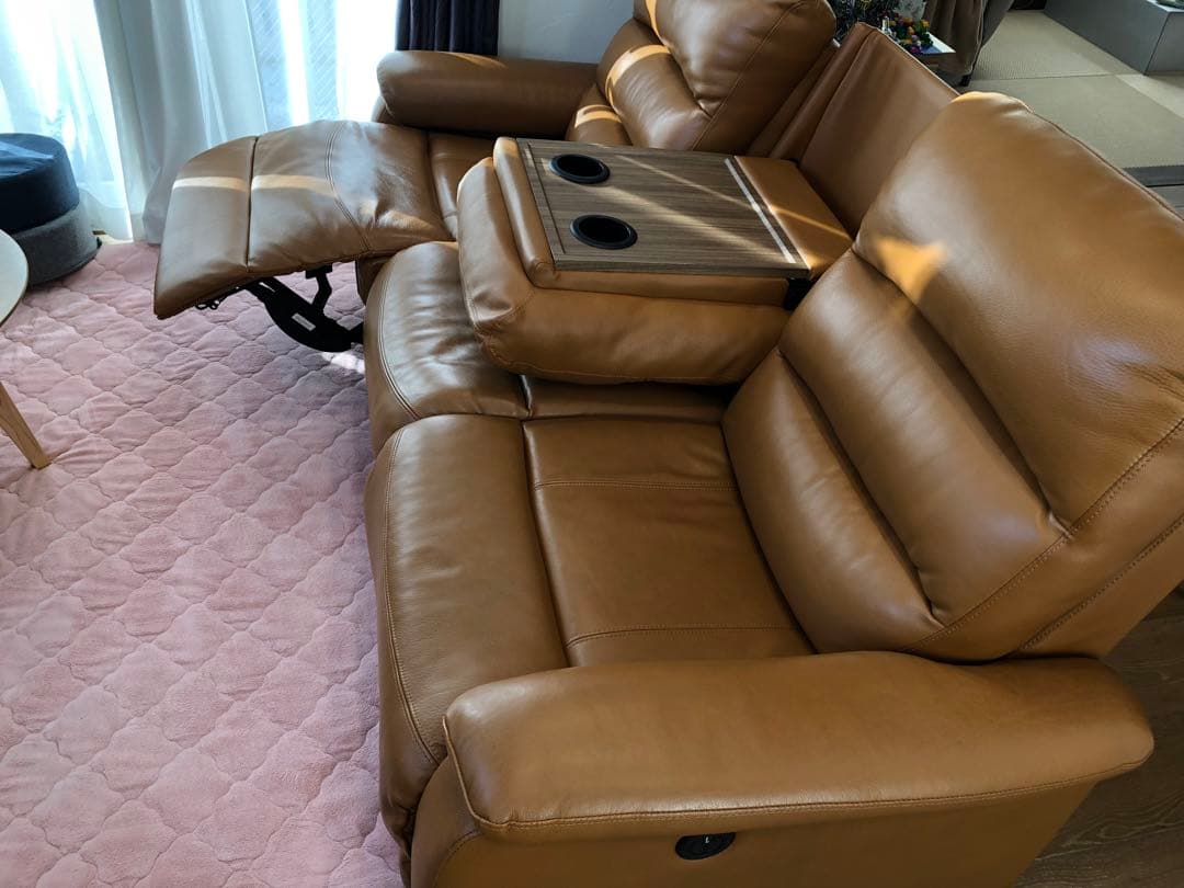 ニトリ3人掛けテーブル付き電動両側リクライニングソ ファNビリーバ