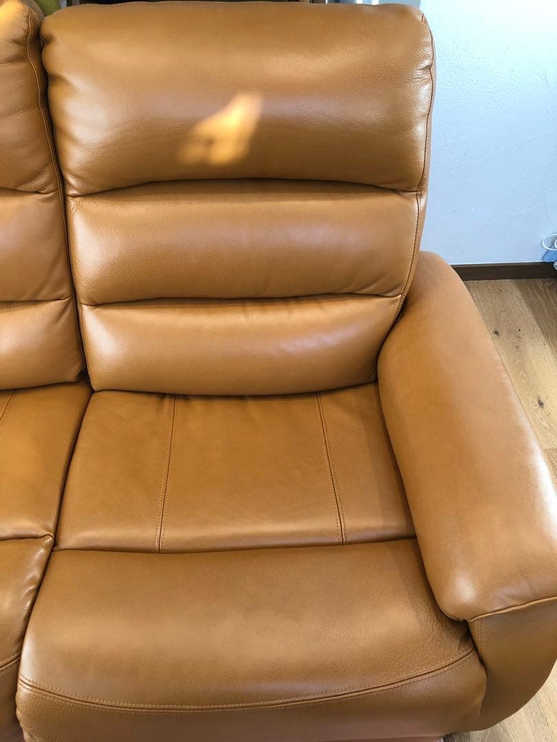 ニトリ3人掛けテーブル付き電動両側リクライニングソ ファNビリーバ