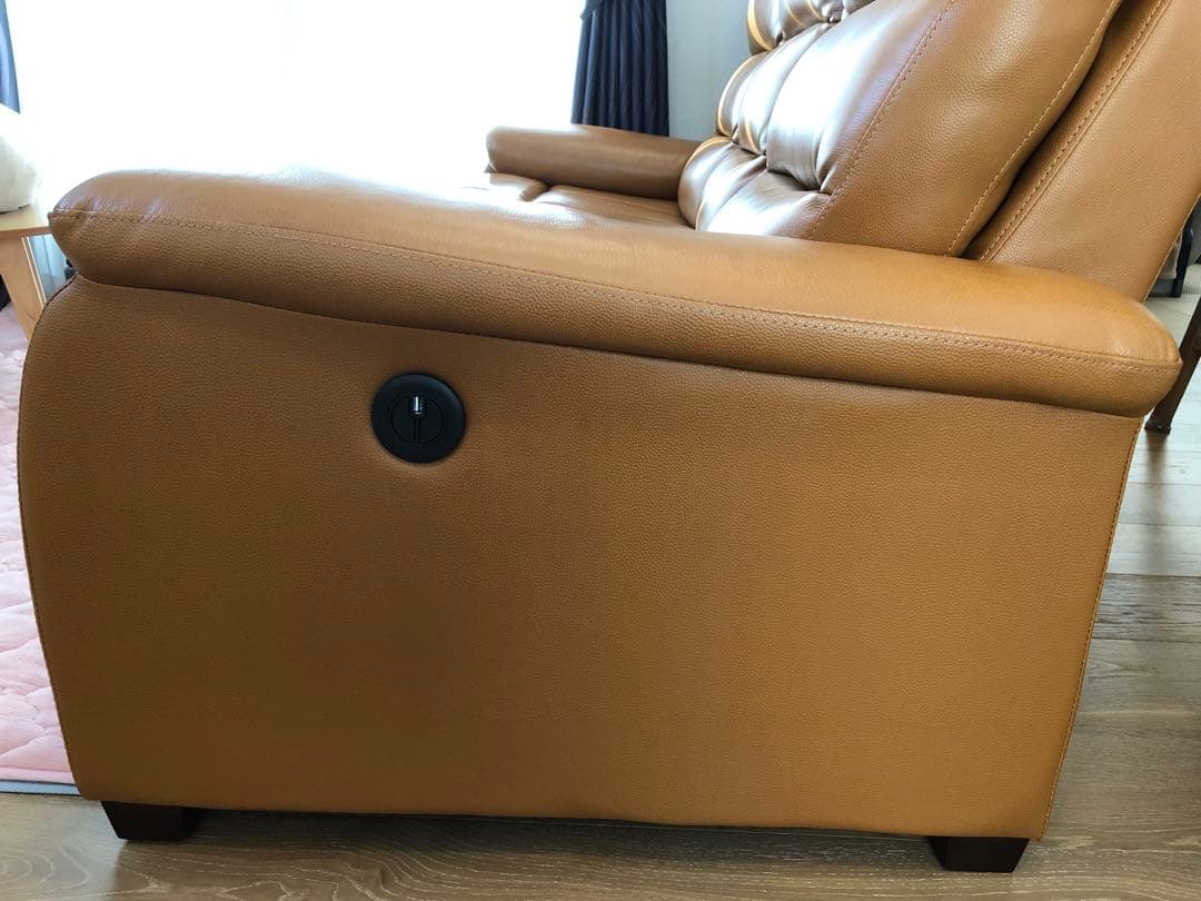 ニトリ3人掛けテーブル付き電動両側リクライニングソ ファNビリーバ