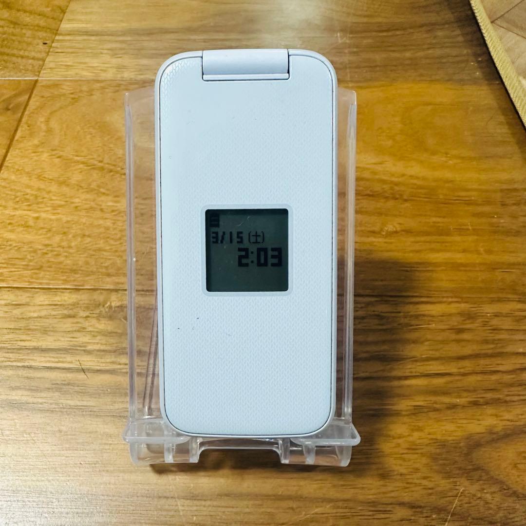 ドコモ らくらくホン F-01M ホワイト通電確認済 初期化済