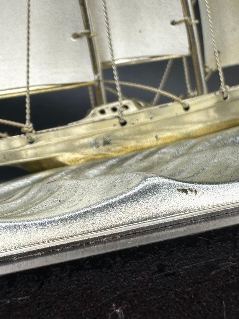 銀製(純銀刻印)帆船 置物 台付 ヨット シルバー 金属工芸 ガラスケース