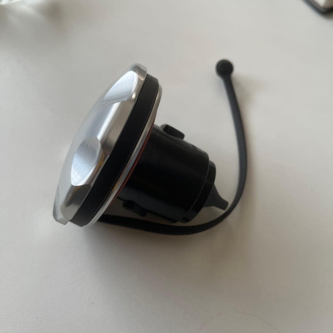 アバルト　アルミ燃料キャップ