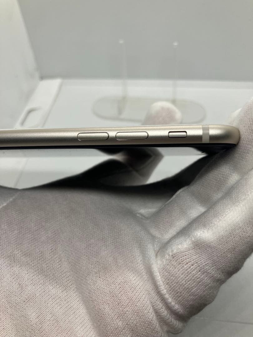 美品iPhone SE第3世代 simフリー 本体 バッテリー100%