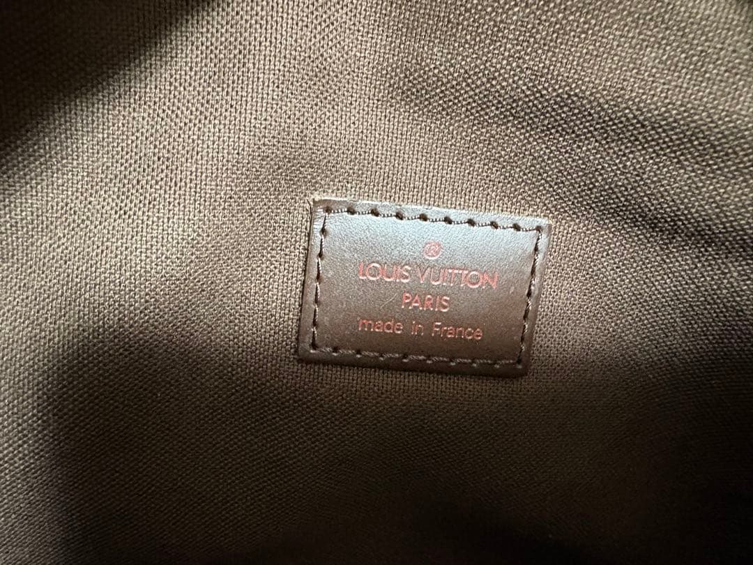 ルイヴィトンのダミエ柄のボディバッグ・ウエストポーチ