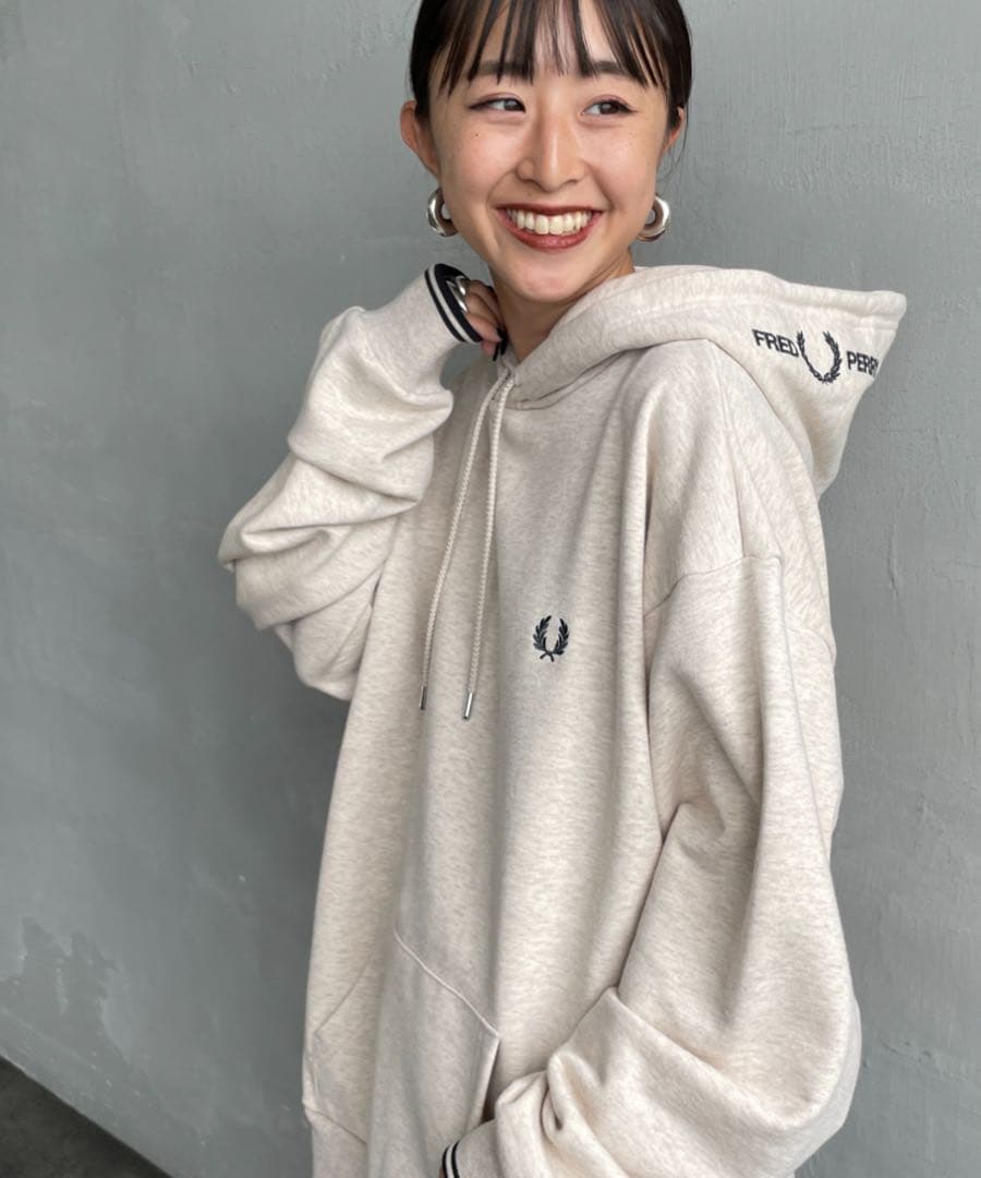FRED PERRY別注 フードロゴ刺繍スウェットパーカー