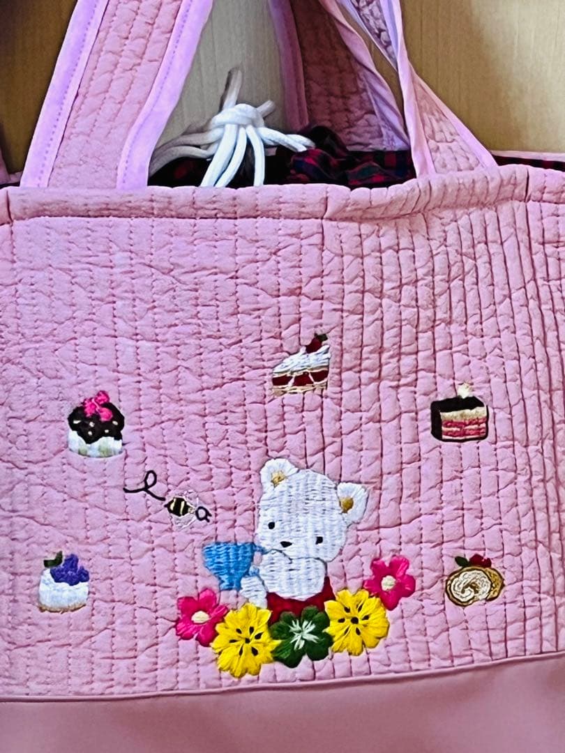 専用ページです。ピンクヌビ生地×合皮/ランチバック&ポーチ