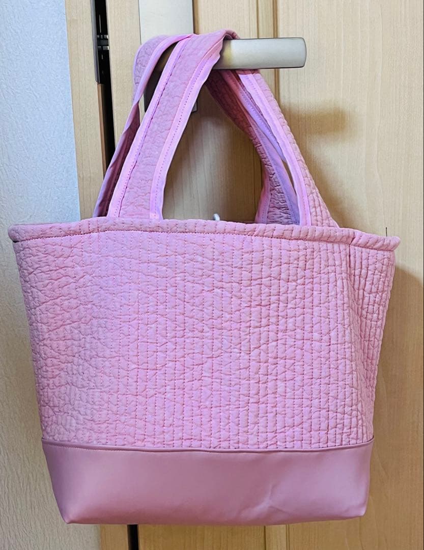 専用ページです。ピンクヌビ生地×合皮/ランチバック&ポーチ