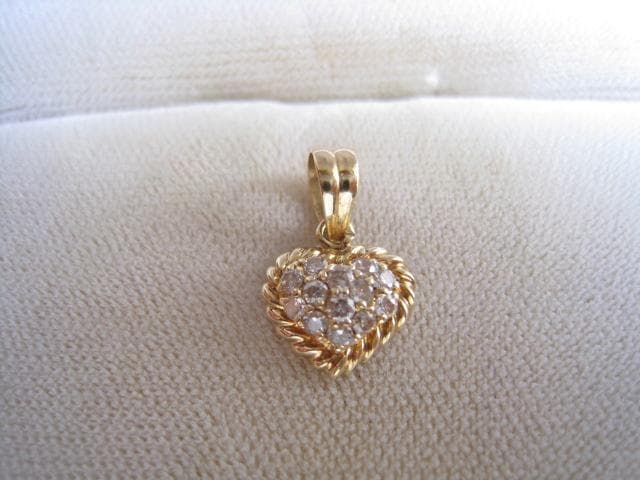 ☆素敵！きらきら輝きダイヤモンド0.23ct ハート形 k18金ペンダント 美品
