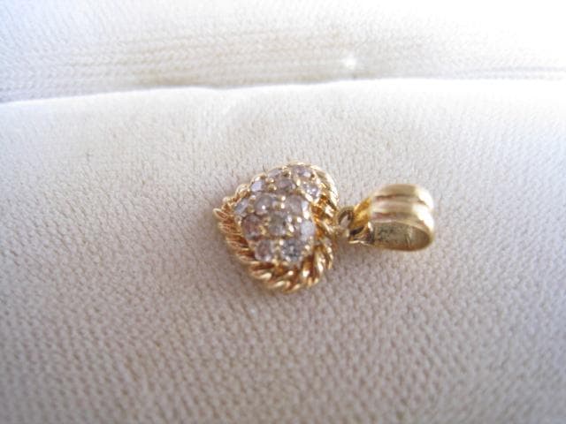 ☆素敵！きらきら輝きダイヤモンド0.23ct ハート形 k18金ペンダント 美品