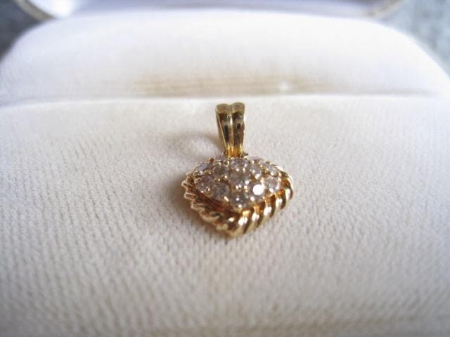 ☆素敵！きらきら輝きダイヤモンド0.23ct ハート形 k18金ペンダント 美品