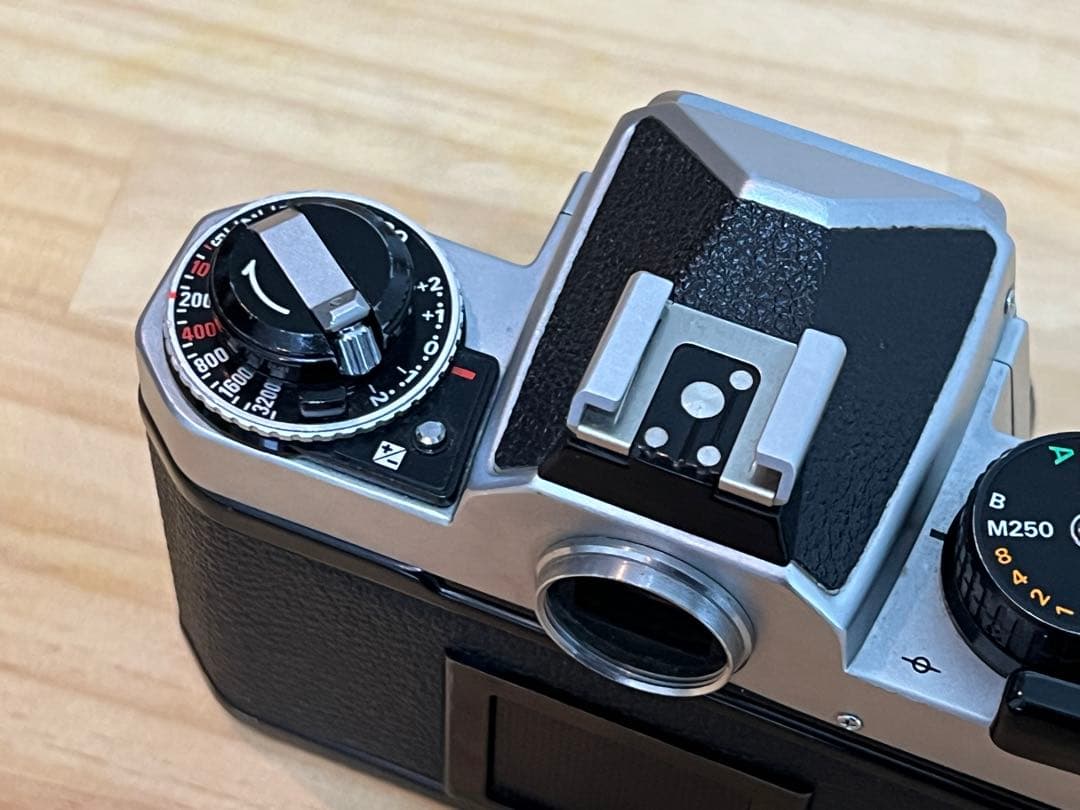 【ジャンク品】 Nikon FE2 フィルム一眼レフカメラ