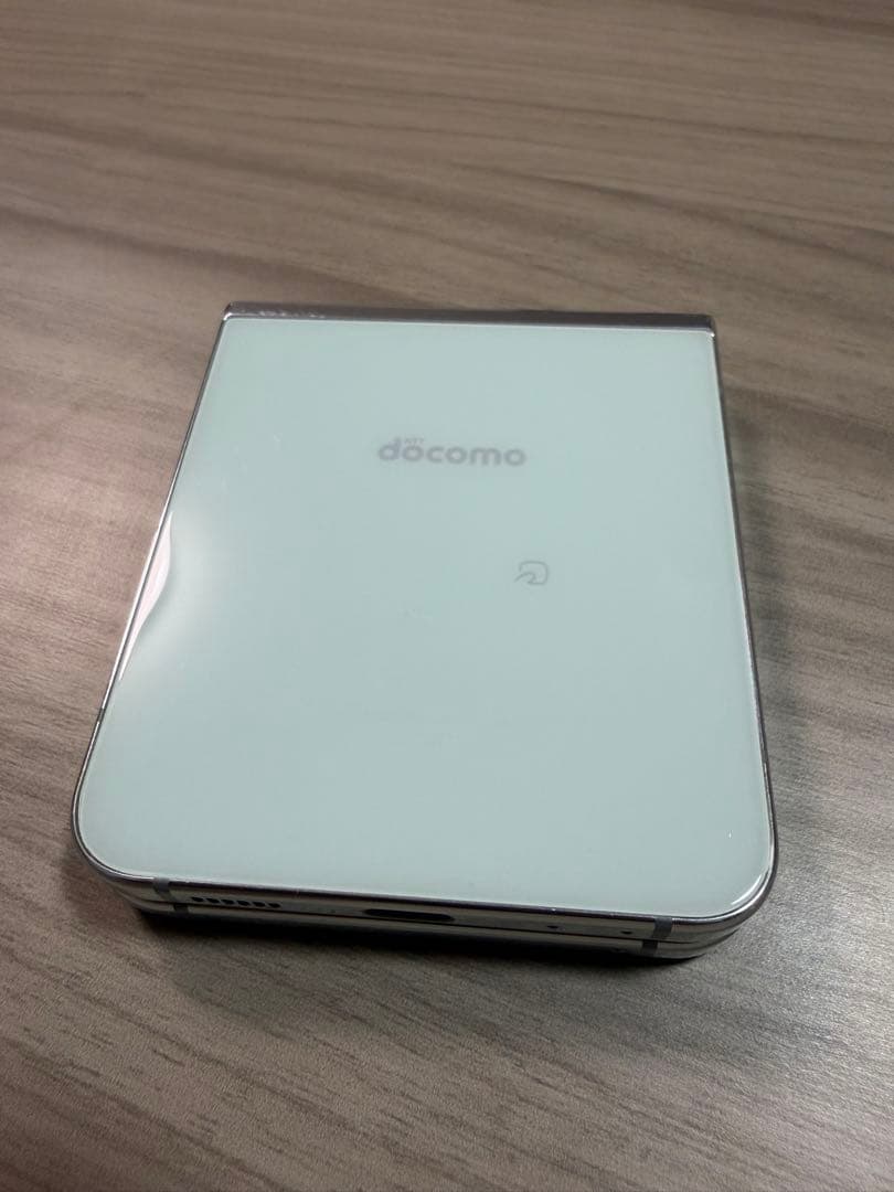 Galaxy Z Flip5 ホワイト docomo 本体