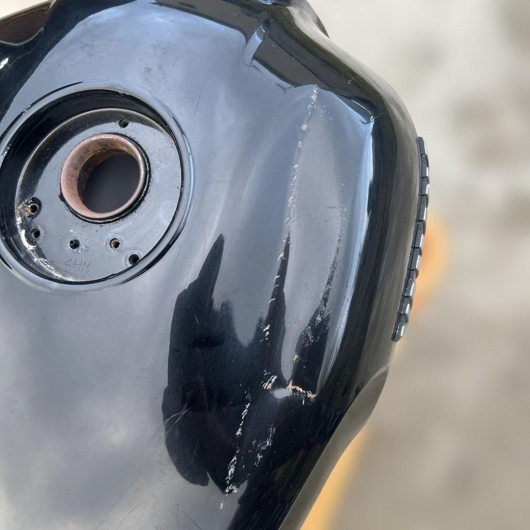 年末価格　YAMAHA XJR400 4HMタンク　凹み有　純正キー付き