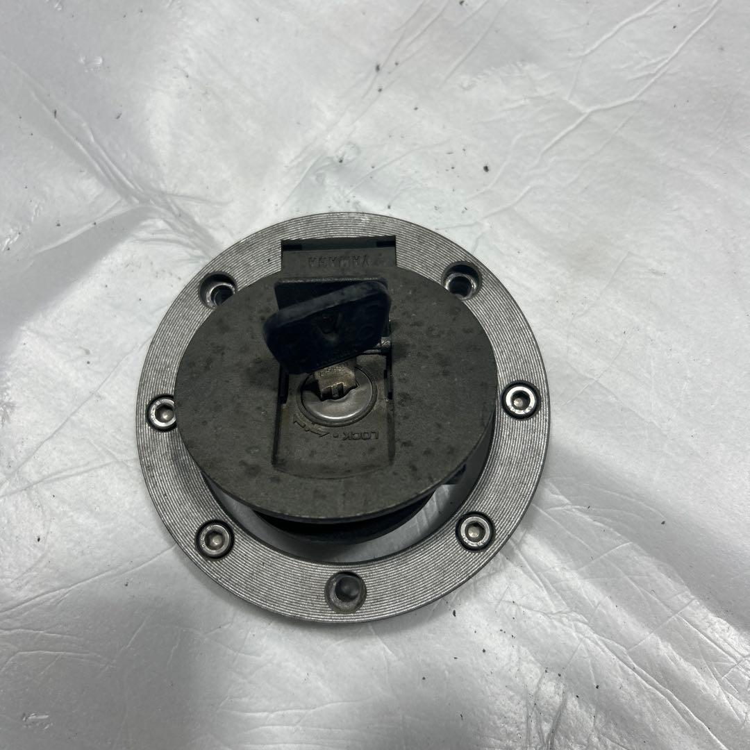 年末価格　YAMAHA XJR400 4HMタンク　凹み有　純正キー付き