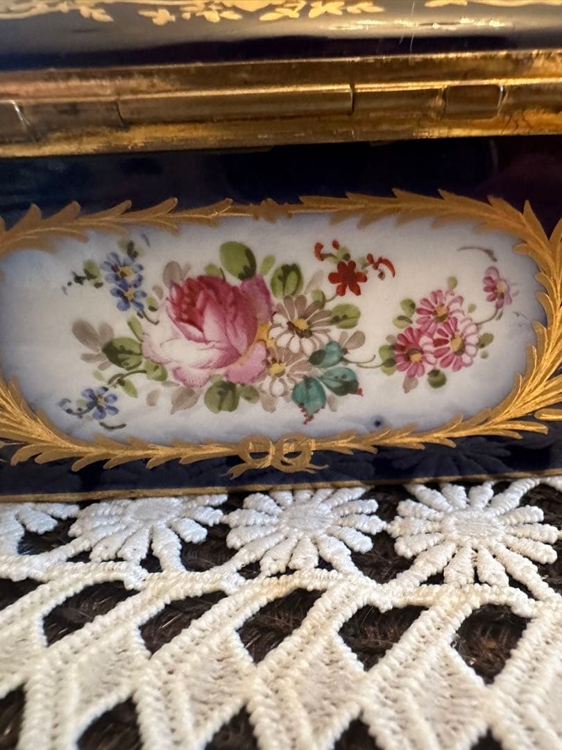 アンティーク　セーブル小物入れ