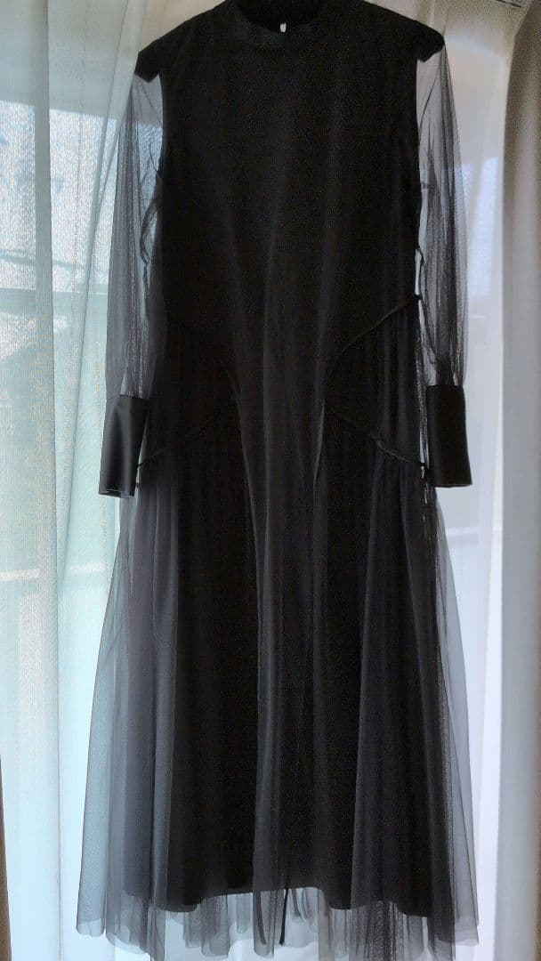 niana チュールパイピングAラインドレス