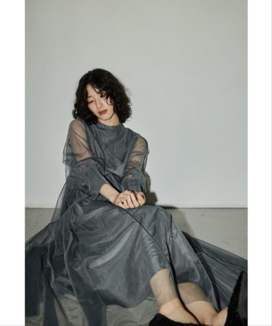 niana チュールパイピングAラインドレス