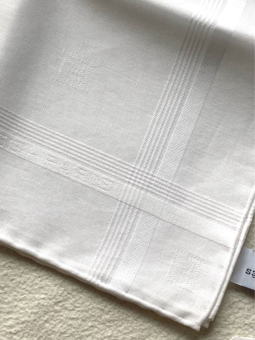 未使用タグ付　エルメス　ハンカチーフ　シャカード　Hレリーフ　ホワイト