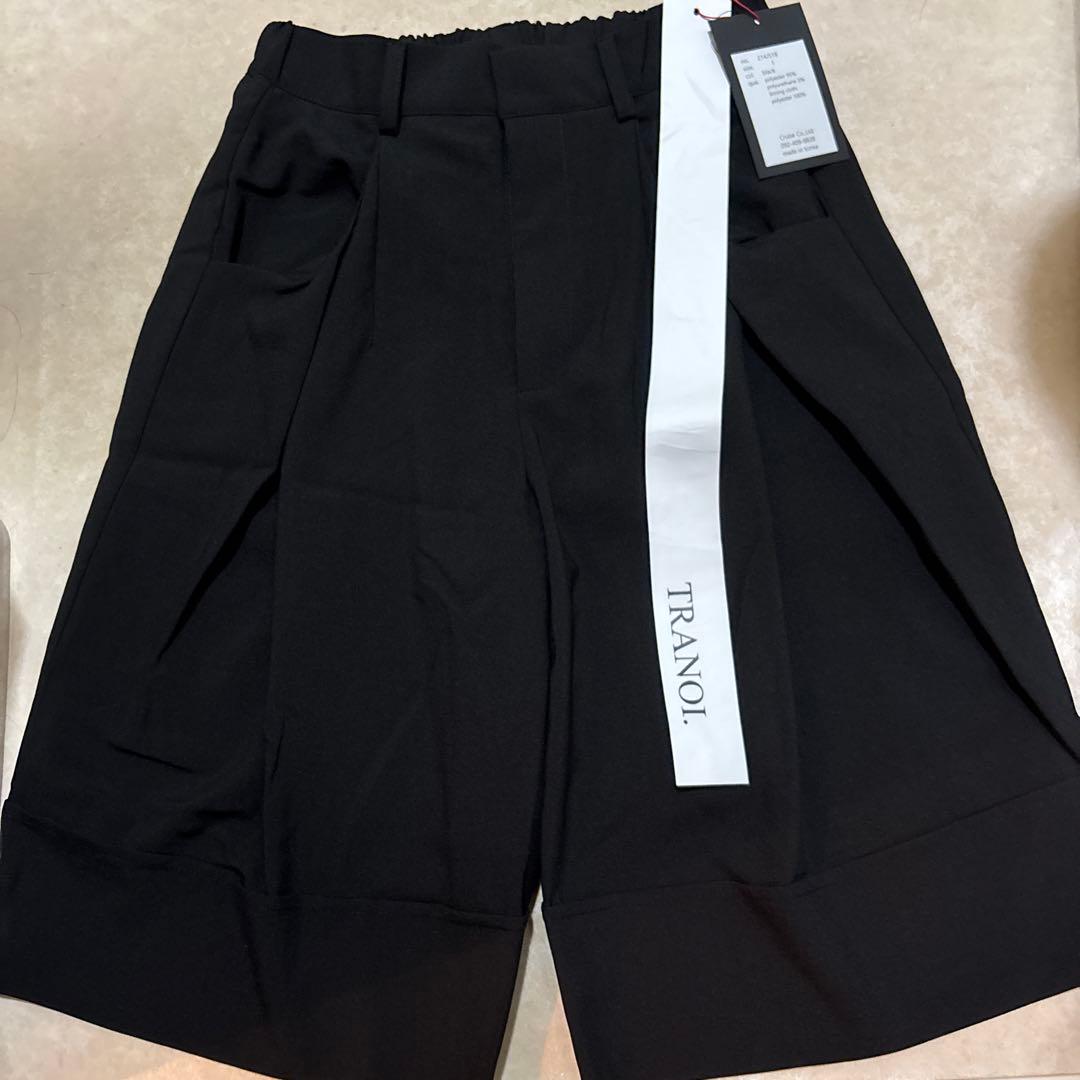 TRANOI. ブラックショートパンツ