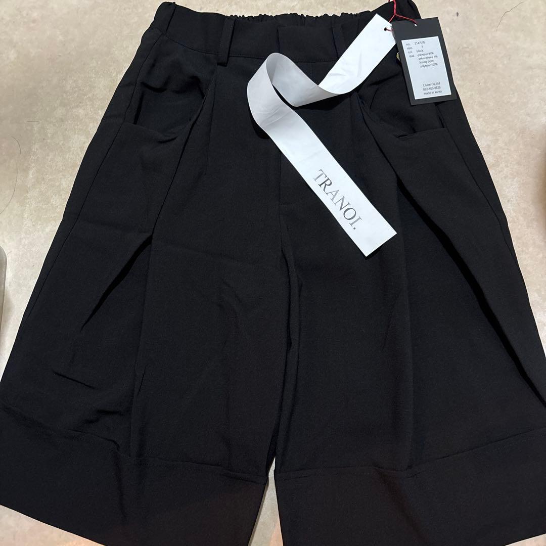 TRANOI. ブラックショートパンツ