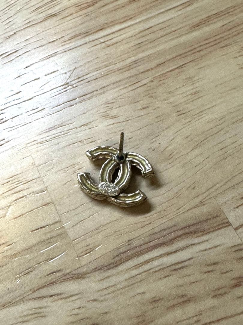 CHANEL ゴールド CCロゴ スタッドピアス