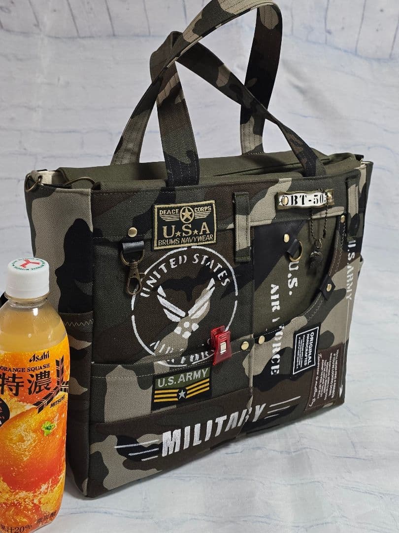 大きめデニムリメイクバッグ ファスナー ＆サコッシュ ＆底板 ＆ストラップ付き