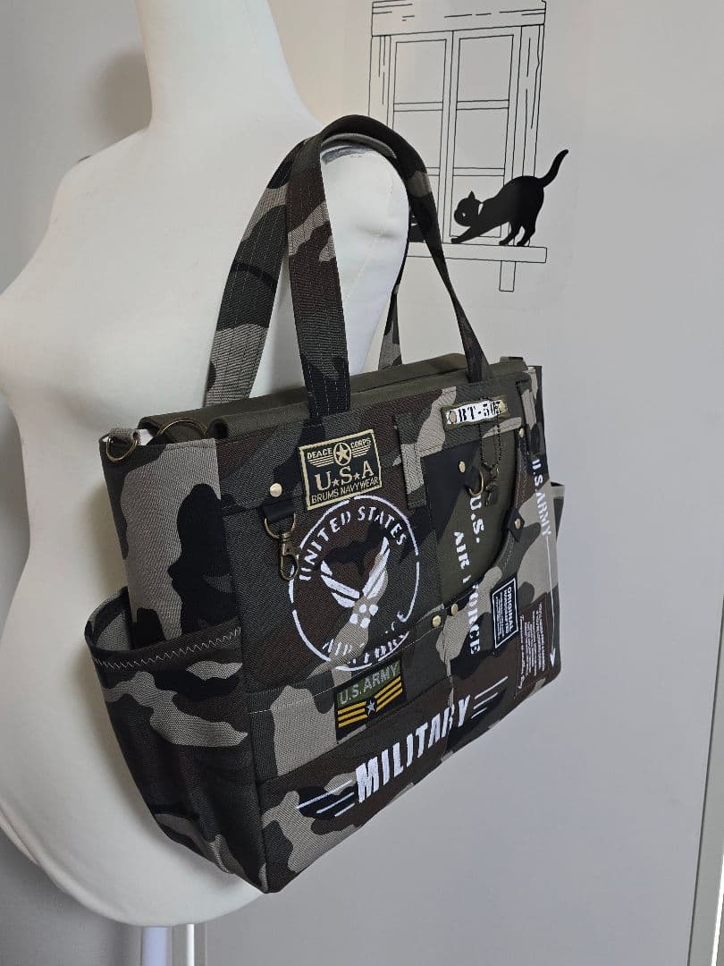 大きめデニムリメイクバッグ ファスナー ＆サコッシュ ＆底板 ＆ストラップ付き