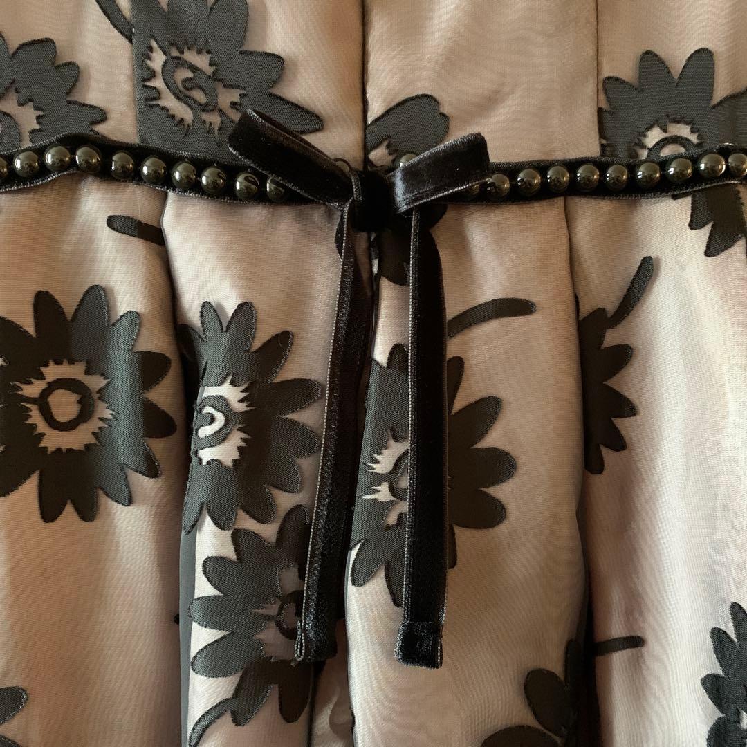 アミティス　プチプリンセス 黒とグレーの花柄ドレス　150cm