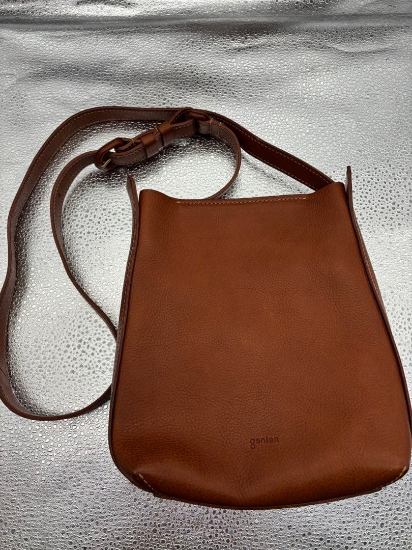 genten ブラウンレザーショルダーバッグ